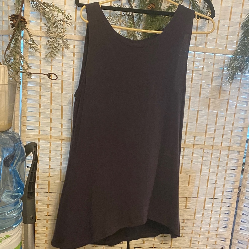 Women's Black Scoop Neck Tank Top